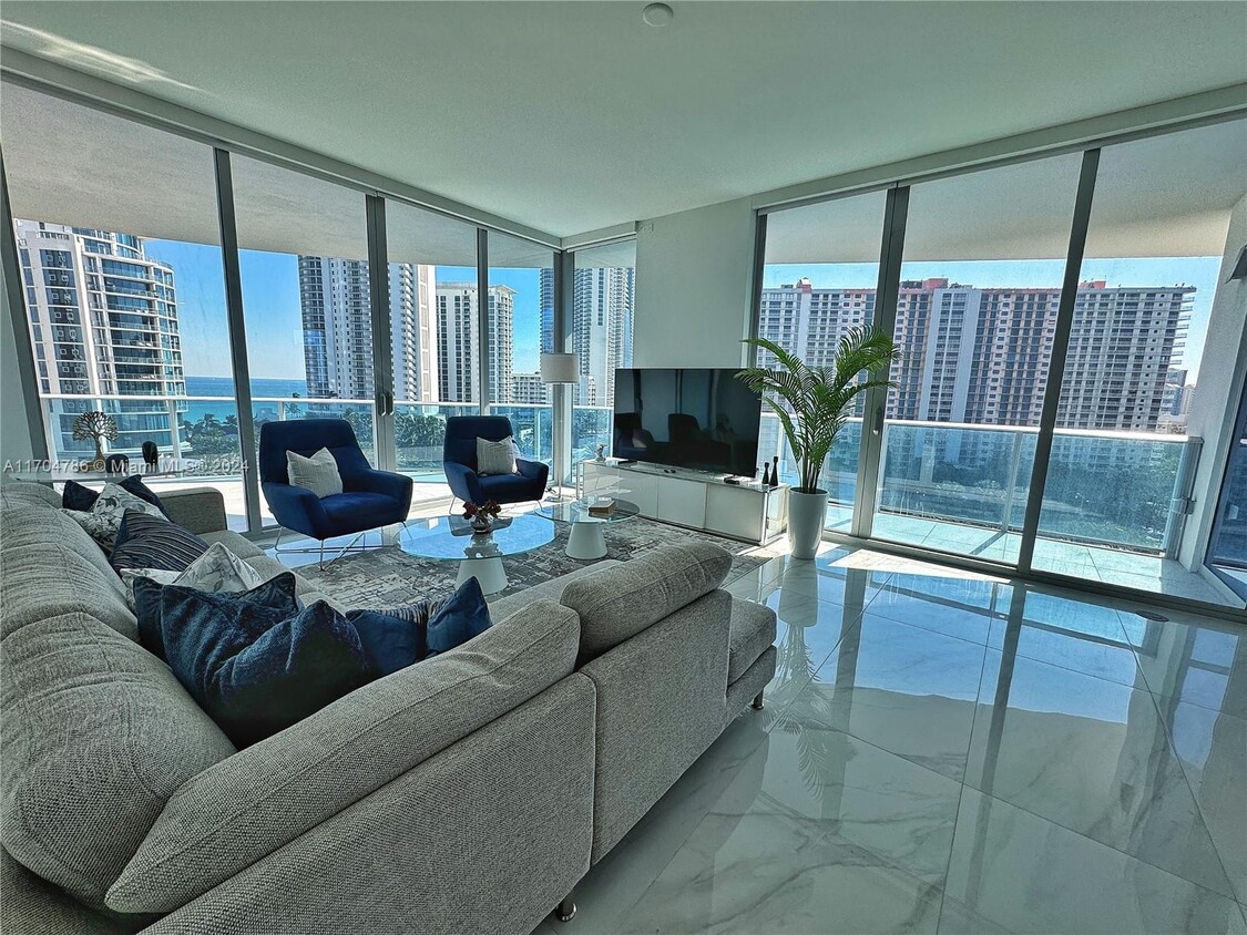 Foto principal - 17550 Collins Ave