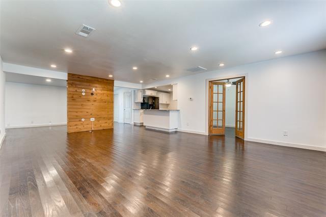 Building Photo - 8919 San Fernando Way