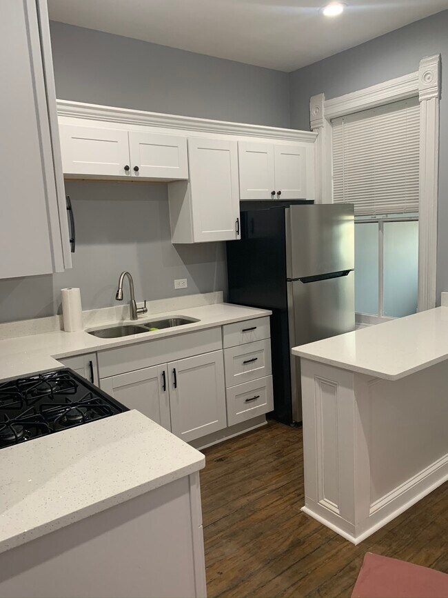 Cocina - 2309 S Leavitt St