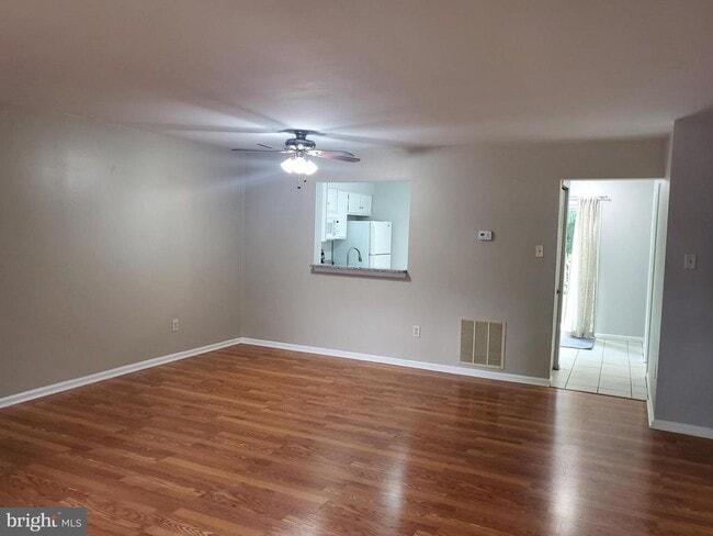 Building Photo - 136 Carousel Cir