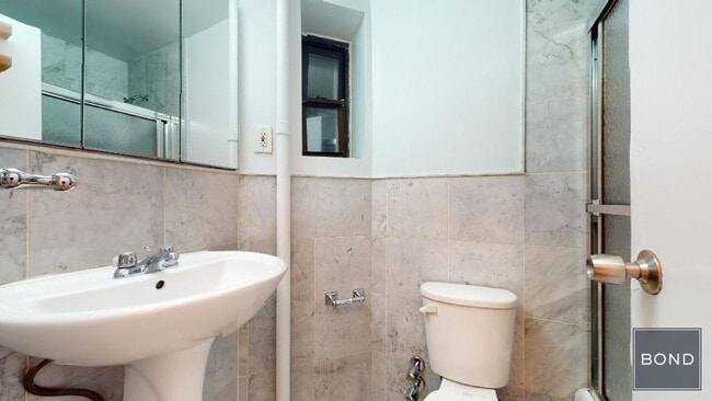 Foto del edificio - 523 E 85th St