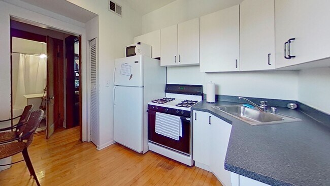 Building Photo - 2919 N Mildred Ave