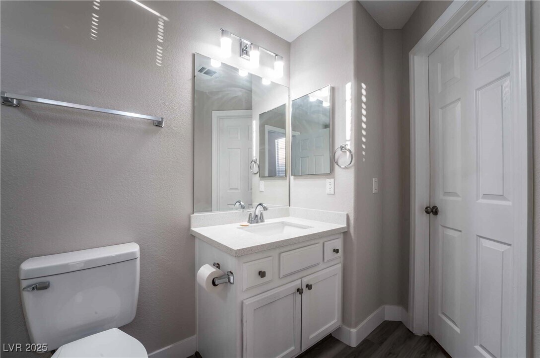 Foto principal - 5855 Valley Dr