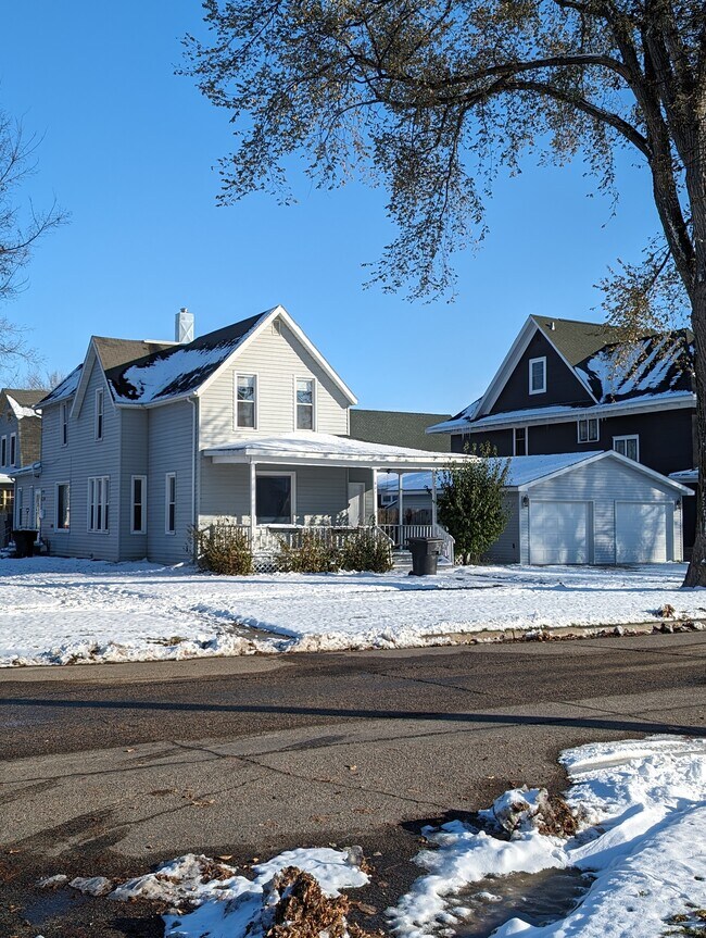 601 Walnut Street, Grand Forks, ND 58201 Townhome Rentals in Grand
