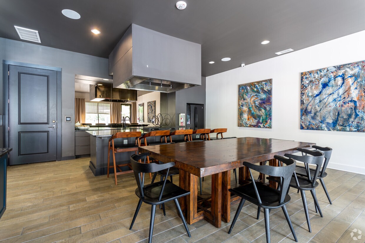 Yorktown Luxury Apartments 660 Yorktown St Dallas, TX Apartments