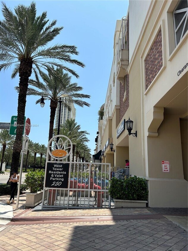 Primary Photo - 250 Sunny Isles Blvd