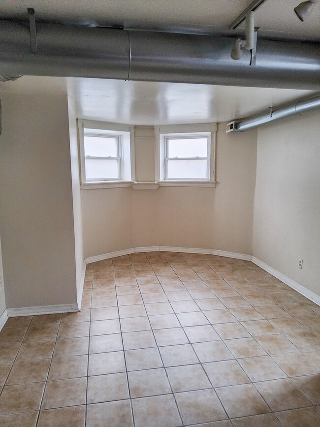 Building Photo - 3210 W Beach Ave