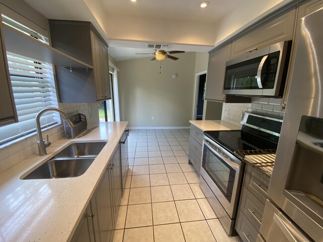 Foto del edificio - 4300 Trout Dr SE