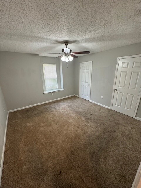 Foto del edificio - 5538 Oak Branch Cir N