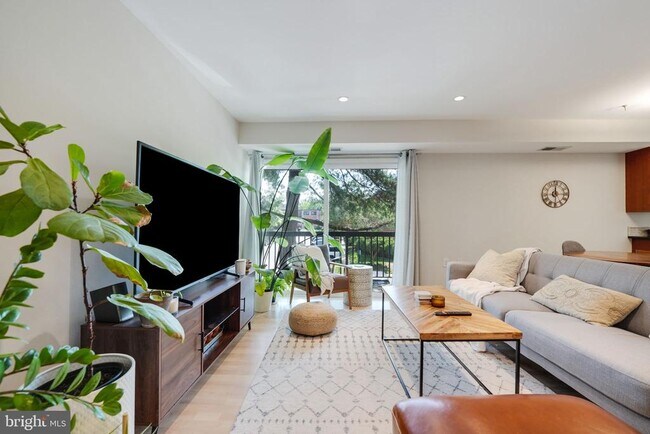 Foto del edificio - 3340 S 28th St
