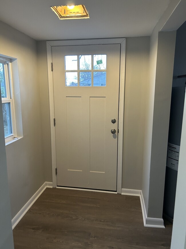 Building Photo - 612 Providence Rd