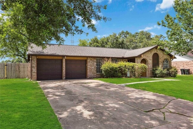 Building Photo - 3611 Drawbridge Dr