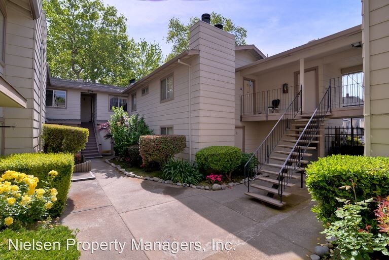 Primary Photo - 1324 G St