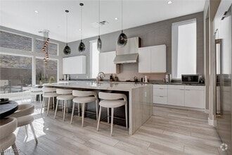 Building Photo - 5289 Feathertop Dr