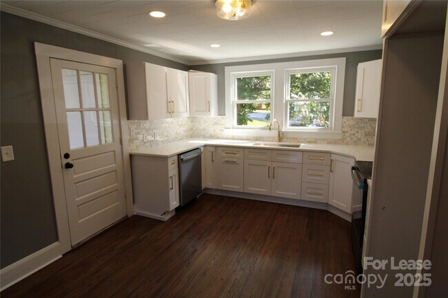 Foto del edificio - 39 Walnut Ave NW