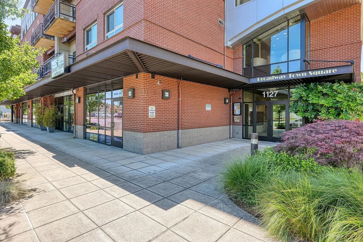 Foto principal - 1127 Broadway St NE