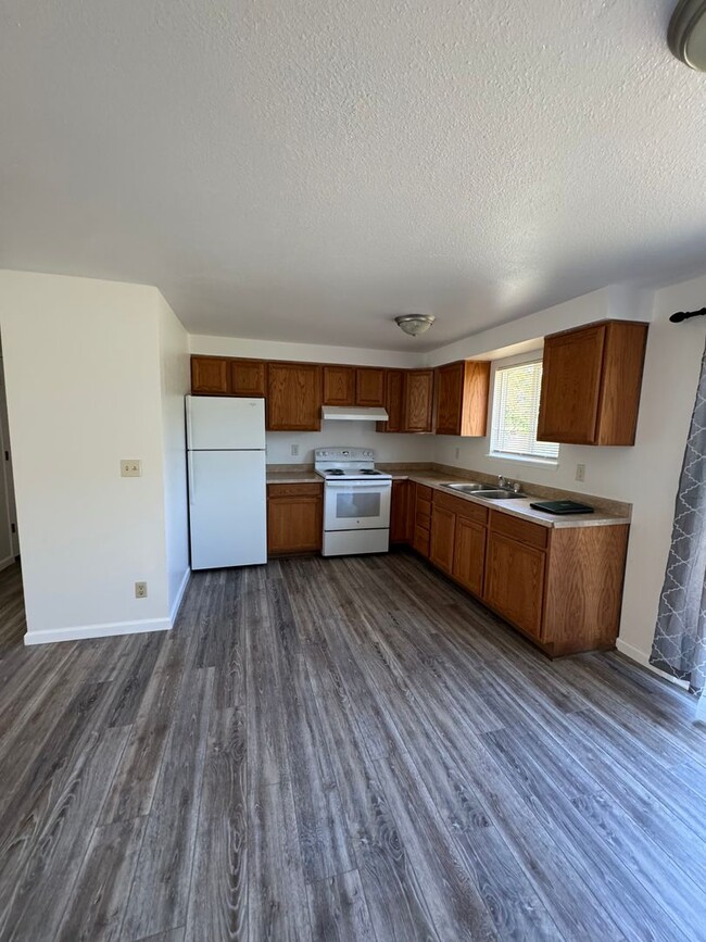 Foto del edificio - Myrtle Creek 3 bedroom home with 1 car garage