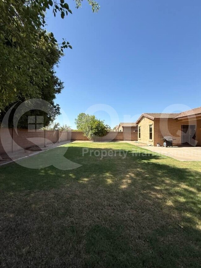 Foto del edificio - 1341 S Camellia Ct