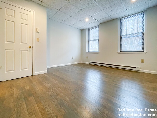 Building Photo - 77 Park Dr