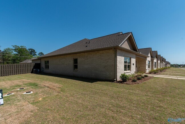 Foto del edificio - 400 Ronnie Drive SE
