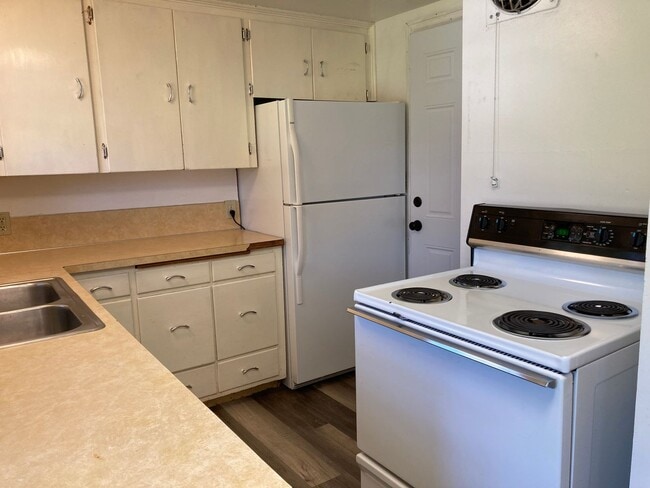 Building Photo - 3 Bedroom 2 bath home in SW area of Corvallis