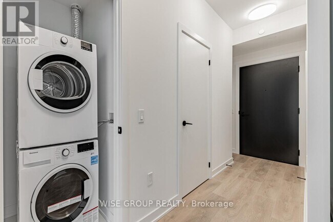 Photo du bâtiment - 127 Broadway Ave