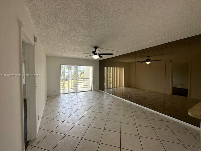Building Photo - 1638 Embassy Dr
