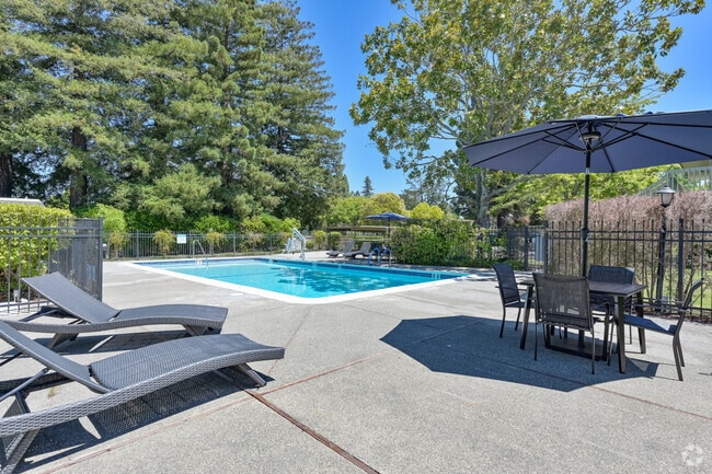 Piscina - OTAVON APARTMENTS
