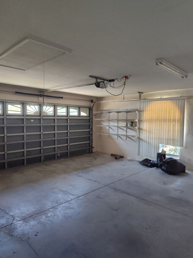 Foto del edificio - Oak Crest – 4BR/3BA Home with Covered Pati...