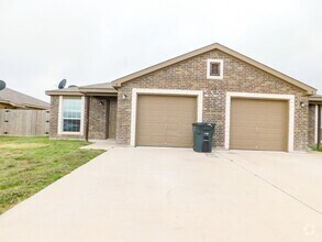 Building Photo - 1517 Justin Lp