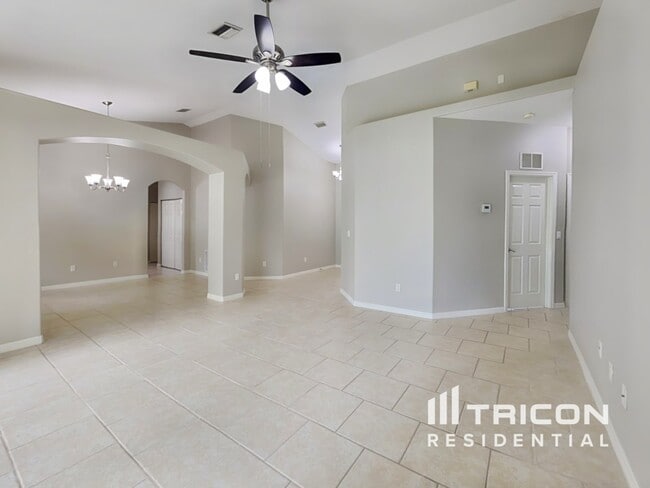 Building Photo - 24 Royal Palm Ln