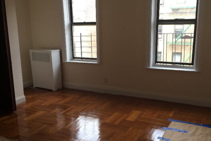 Primary Photo - 100 Thayer St