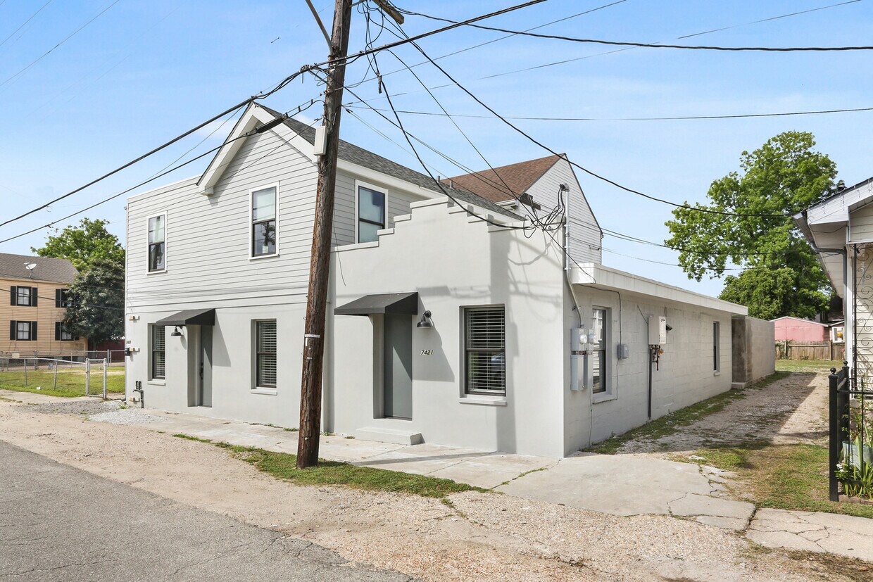 Primary Photo - 7423 Prytania St