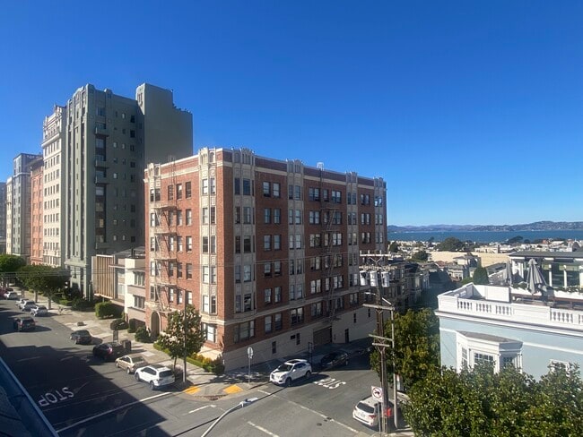 Building Photo - 2522 Octavia St