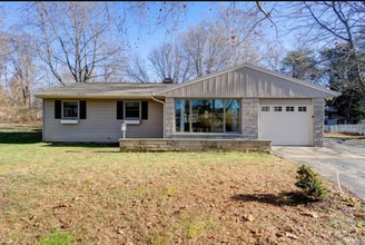Building Photo - 4532 E Stephens Dr