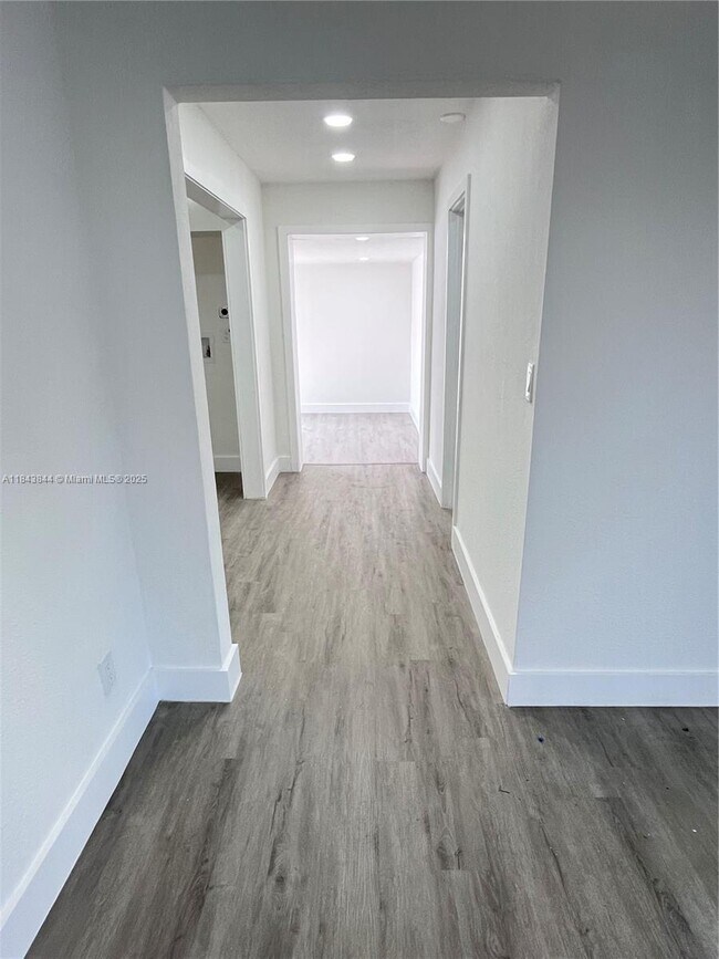 Foto del edificio - 4011 SW 27th St