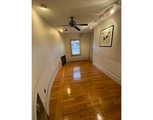 Building Photo - 172 Beacon St