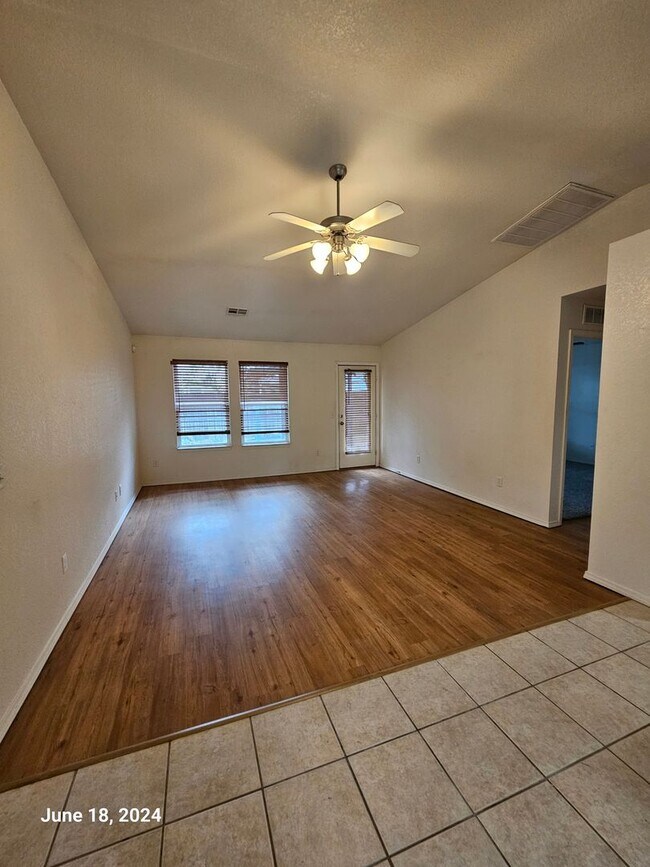 Building Photo - (3) Bed(2) Bath Avail NOW! Small Pet Negot...