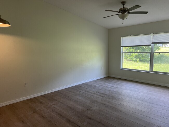 Foto del edificio - 37215 Grassy Hill Ln