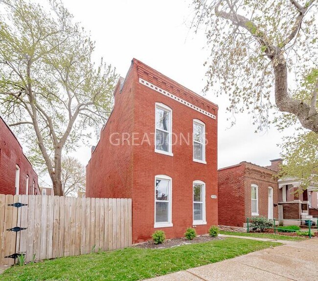 Building Photo - NOW OFFERING 1-MONTH FREE OFF FIRST FULL M...