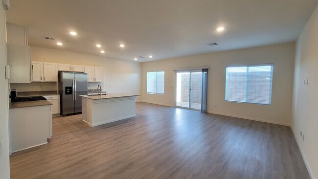 Building Photo - GORGEOUS BRAND NEW D.R. HORTON HOME in SPE...