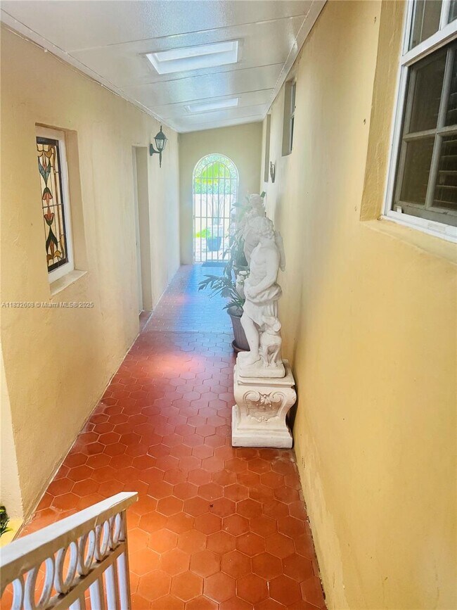 Foto del edificio - 2424 SW 18th Ave