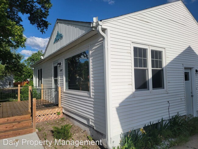 Building Photo - 3 br, 1.5 bath House - 1807 W 13th St