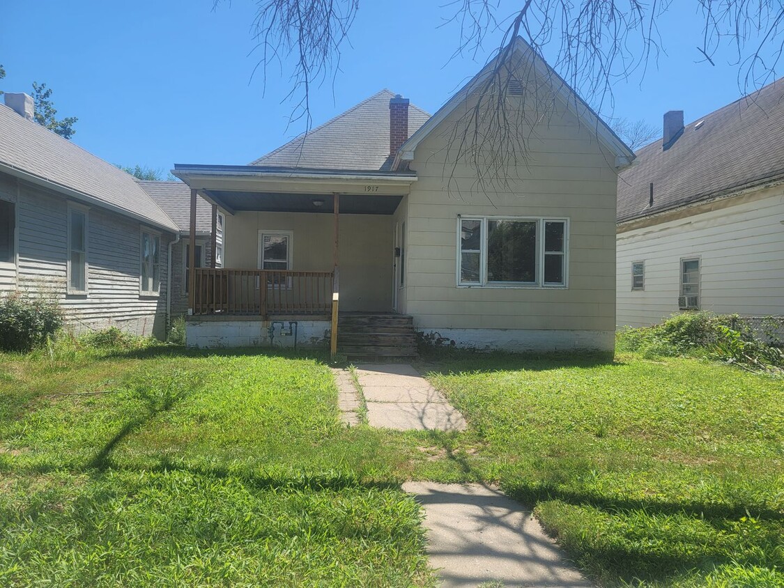 Primary Photo - Large, Newly Renovated 3 Bedroom 2 Bathroom