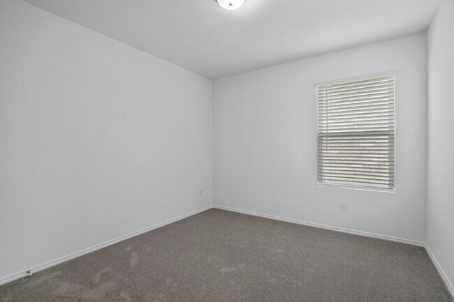 Foto del edificio - 4541 Benham Dr