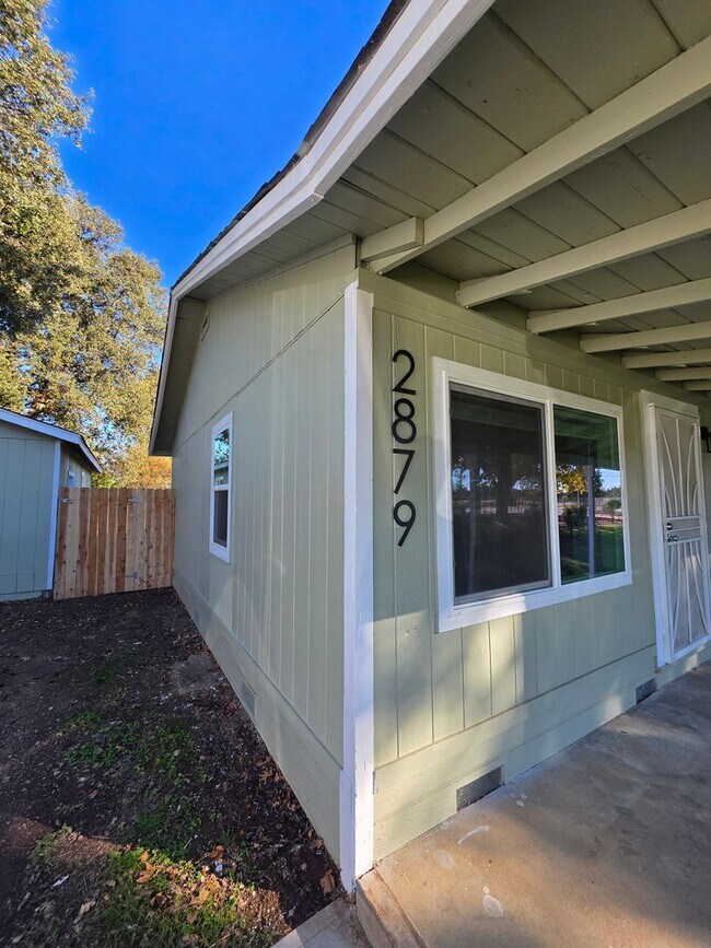 Foto del edificio - REMOELED 2 BED 1 BATH HOUSE READY NOW!