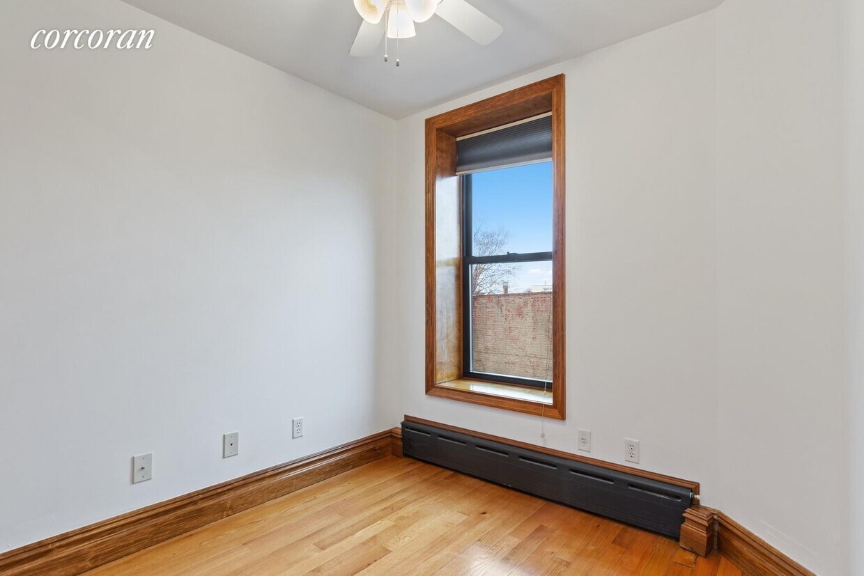 Building Photo - 378 6th Ave