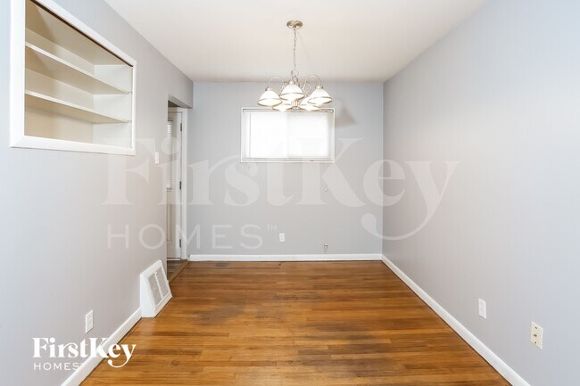 Foto del edificio - 1095 Ozment Dr