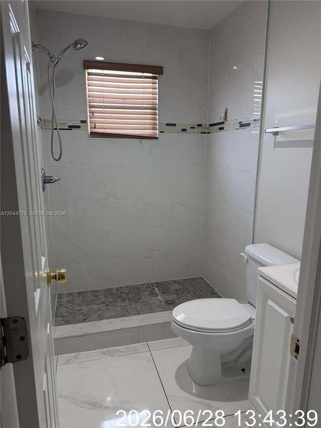 Foto del edificio - 101 E 51st Pl