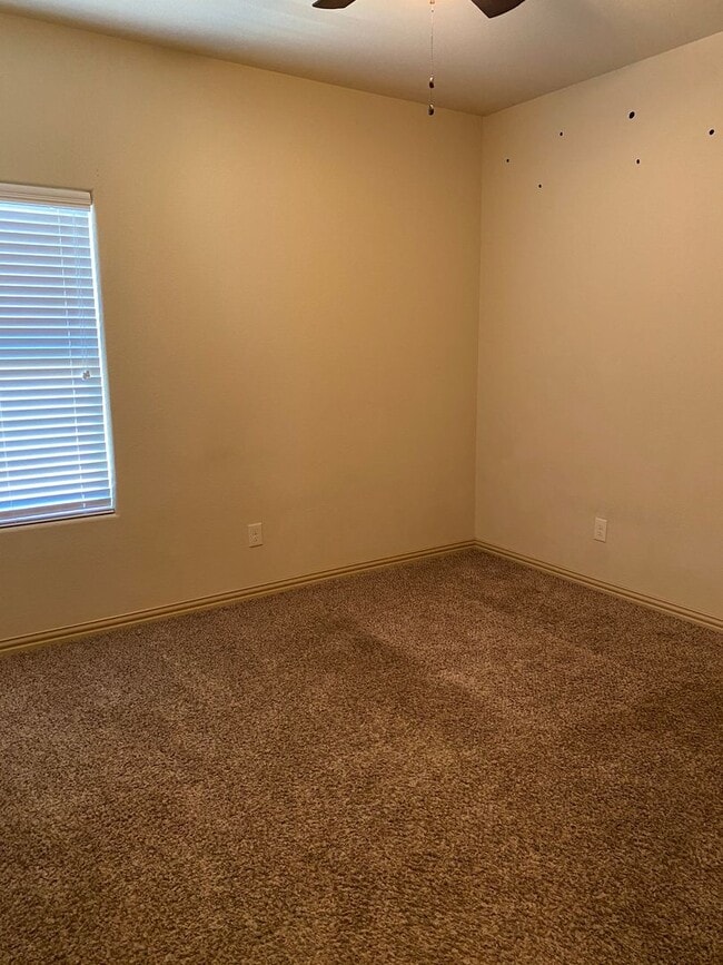 Building Photo - Beautiful Home with a Den